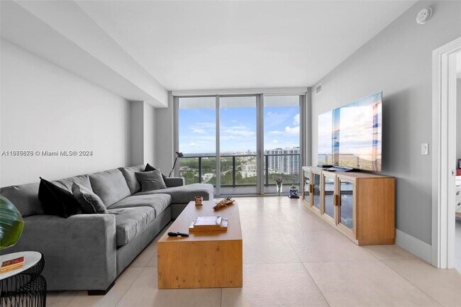 Foto del edificio - 16385 Biscayne Blvd