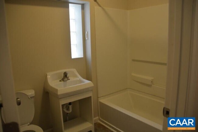 Foto del edificio - 345 11th St NW