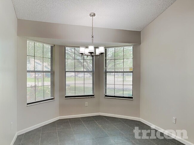 Foto del edificio - 1689 Ashwood Cir