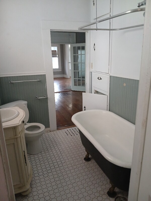 Building Photo - 113 E Mistletoe