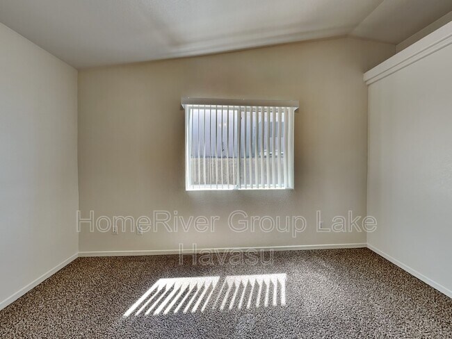 Building Photo - 2147 Moyo Dr