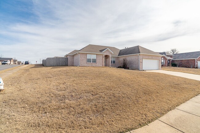 Building Photo - Updated 4-bedroom 2 bath Home in Centerton...