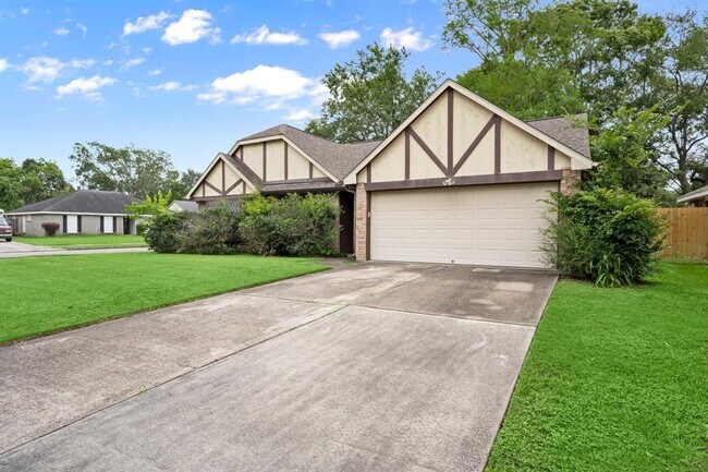 Building Photo - 302 Foxtail Ct