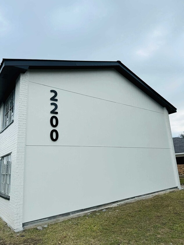 Building Photo - 2200 Bancroft St