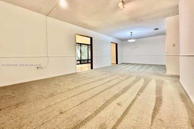 Building Photo - 2816 SW 14th Dr