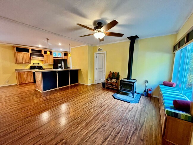 Building Photo - **FREE DECEMBER RENT** Tranquil Living on ...