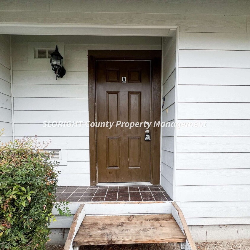 Primary Photo - AVAILABLE NOW - 2 Bed, 1 Bath Paso Robles Apartment