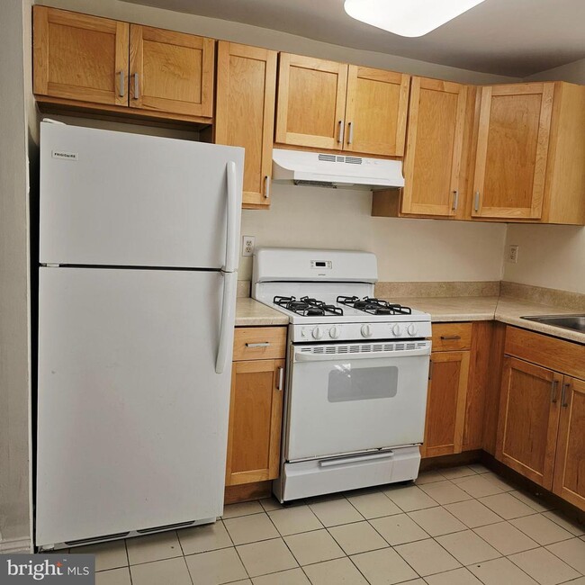 Foto del edificio - 1816 Montrose St