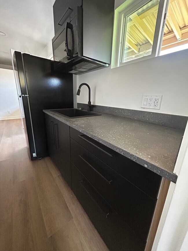 Foto del edificio - 3322-24 Clairemont Mesa Blvd