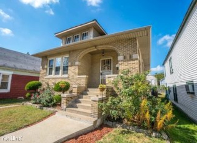Building Photo - 2606 Schrage Ave