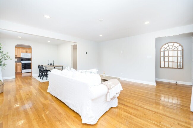 Building Photo - 43 Arnold Way