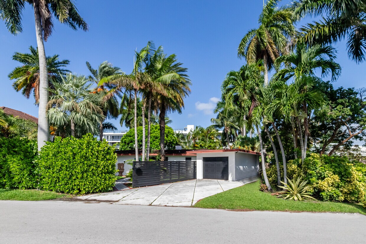 19 Fiesta Way, Fort Lauderdale, FL 33301 House Rental in Fort