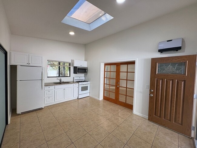 Building Photo - Cozy 1 bedroom in Encinitas!