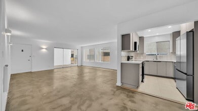Building Photo - 621 San Vicente Blvd