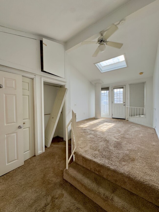 Building Photo - Charming 1 Bedroom Townhome ~ Ridgely's De...