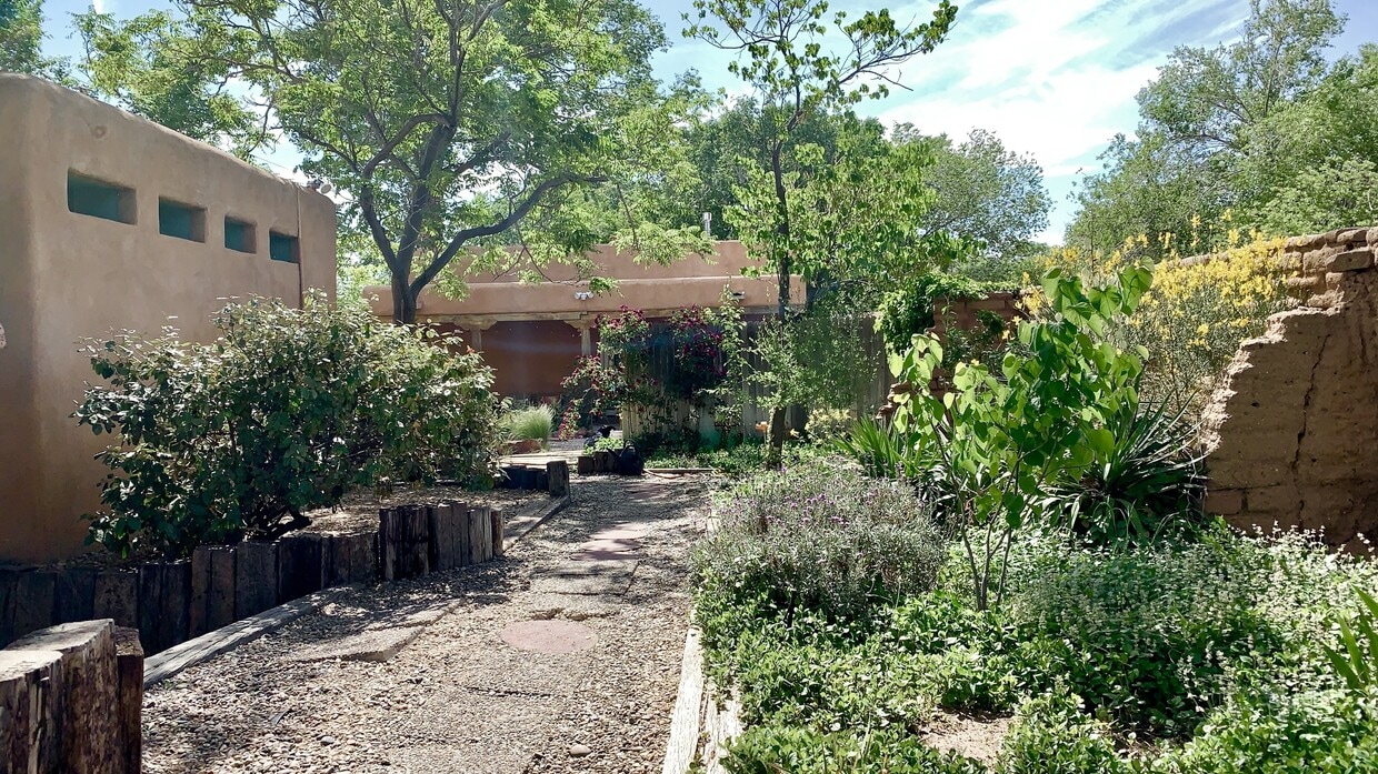 Primary Photo - 7609 Guadalupe Trail NW