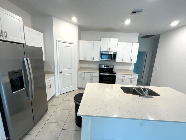 Building Photo - 12245 Savanna Lks Blvd