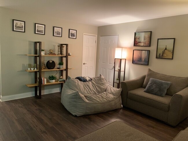 Foto del edificio - 438 N Gerard Ave