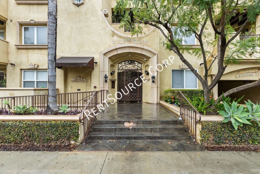 Foto principal - 12044 Hoffman St