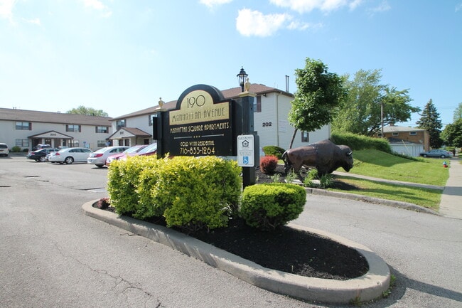 Building Photo - Manhattan Square