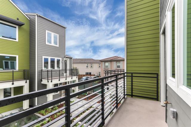 Building Photo - 352 Hearst Dr