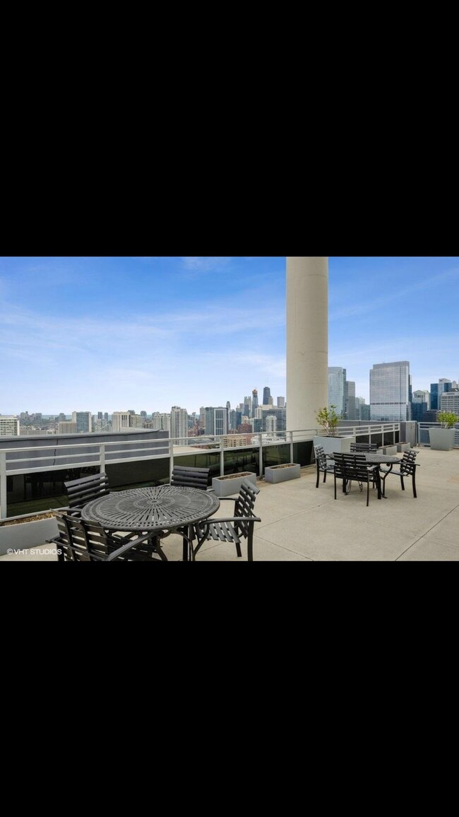 Foto del edificio - 737 W Washington Blvd
