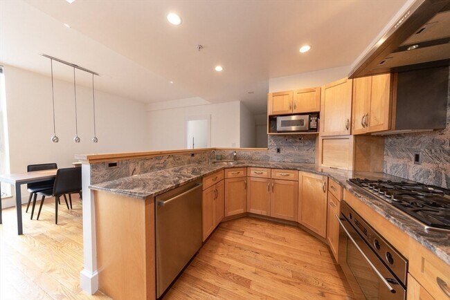 Building Photo - 95 3rd St