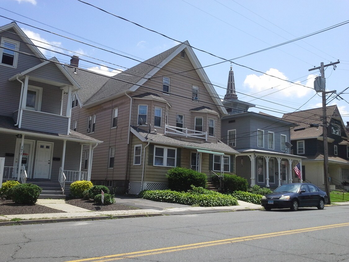 165167 Meadow St Unit 1 North, Naugatuck, CT 06770 Room for Rent in