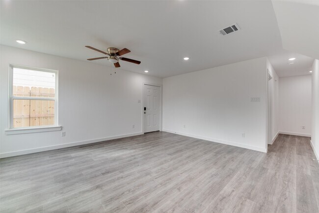 Foto del edificio - 8126 Sterlingshire St