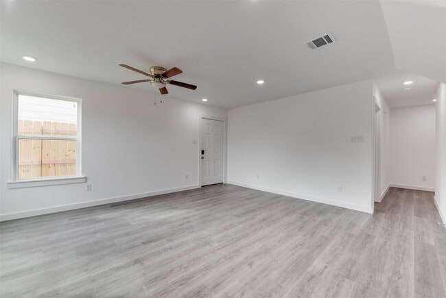 Foto del edificio - 8128 Sterlingshire St