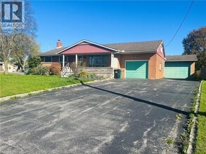 Building Photo - 157 Schweitzer St