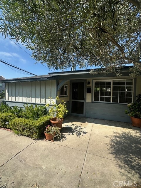 Building Photo - 306 Dahlia Pl