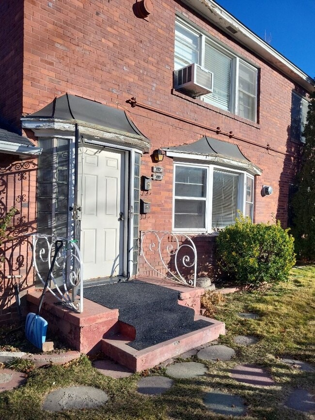 Building Photo - 700-722 Gordon Ave