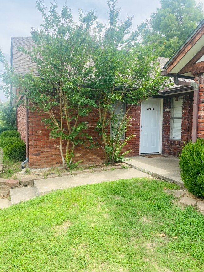 Building Photo - 823 Hardy Springs Cir