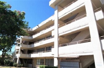 Building Photo - 2745 Kapiolani Blvd