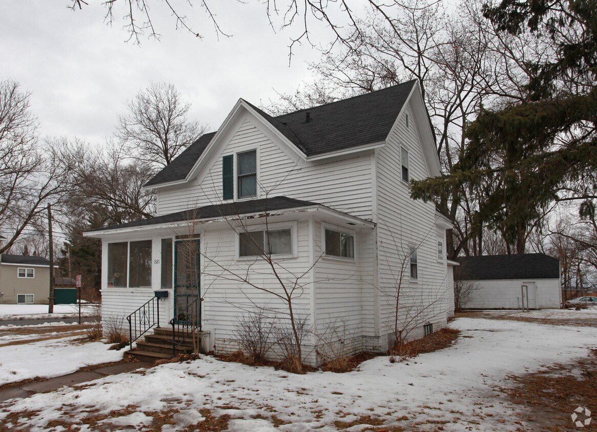 1321 6th St E, Menomonie, WI 54751 1321 6th St E Menomonie, WI