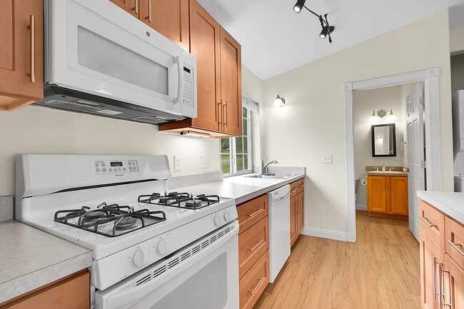 Building Photo - 50 Spruce Dr