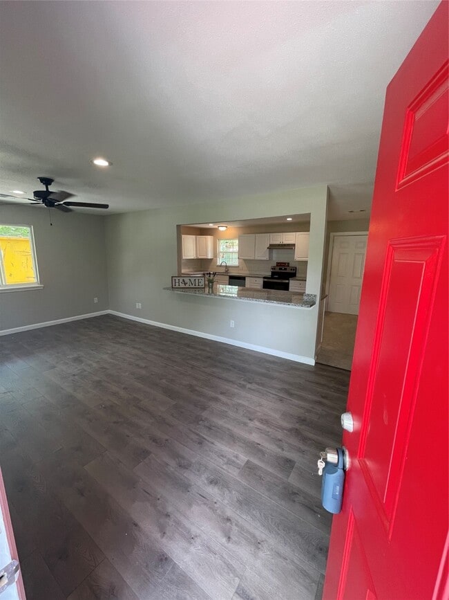 Foto del edificio - 2734 Ash Rd