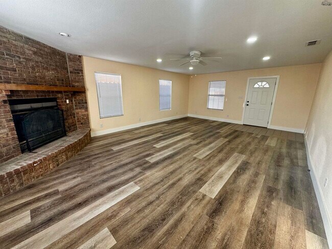 Foto del edificio - 605 E Alameda St