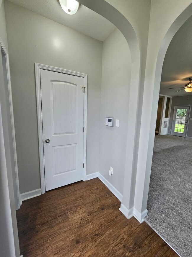 Building Photo - 4 Bedroom Home in Jacksonville