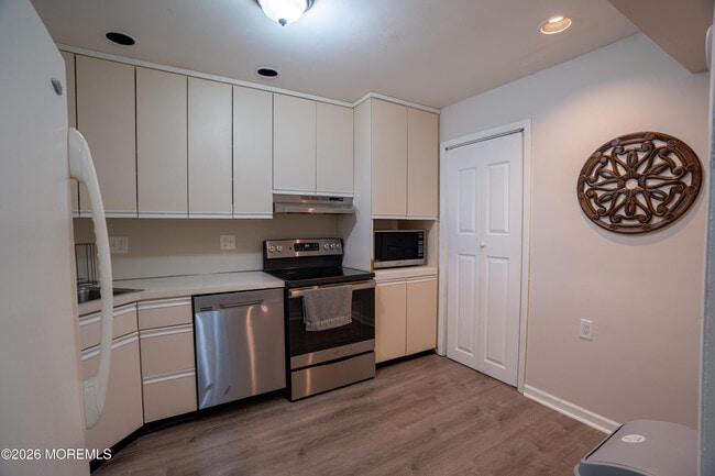 Building Photo - 5C Twin Rivers Dr
