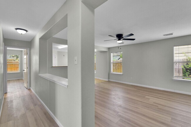 Foto del edificio - 6507 Bluestone Springs Ln