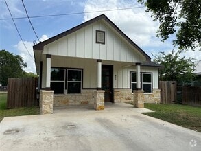 Building Photo - 811 5th