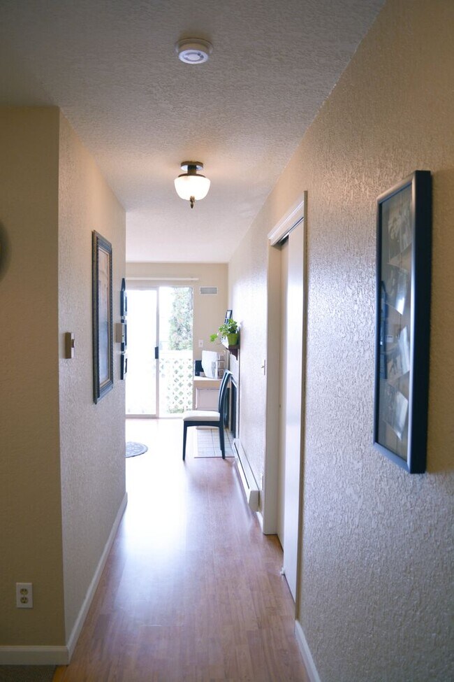 Interior Photo - Win Don