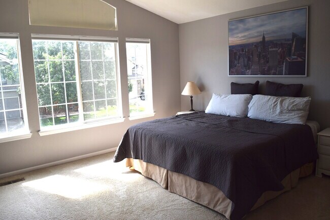 Building Photo - 5921 El Diente Ct