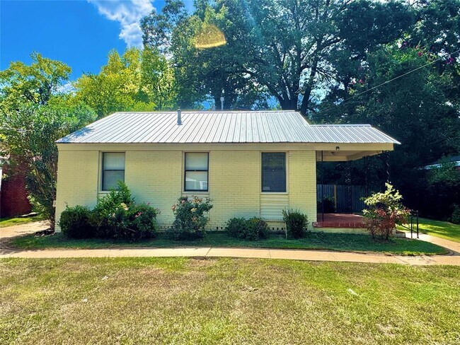 Foto del edificio - 208 Bradley Dr