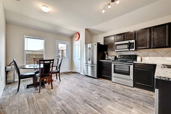 Foto del edificio - 12108 Riprap Dr