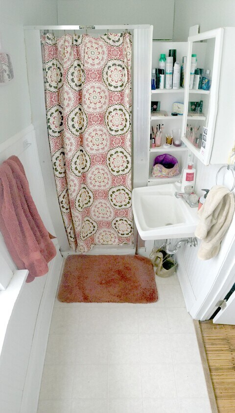Foto principal - 2413 DuPont Ave S