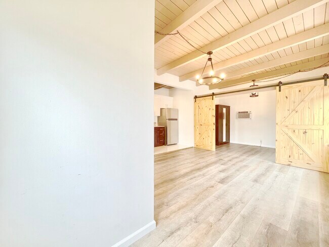Building Photo - 1022 Wilcox Ave