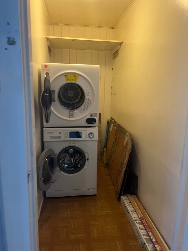 133 Hopkins Blvd Unit B, Biloxi, MS 39530 Room for Rent in Biloxi, MS